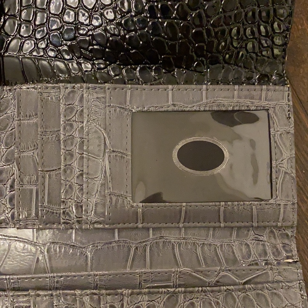 Guess Holiday Collection Wallet - Picture 4 of 7